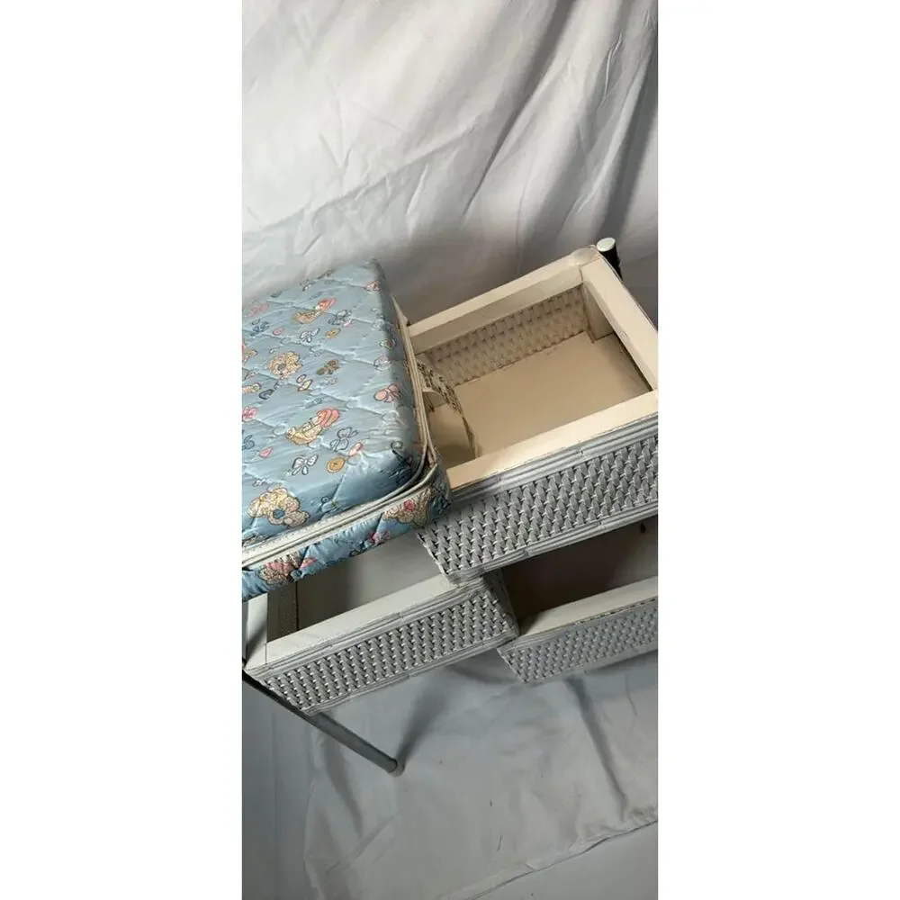 VTG Doll White Wicker Storage Changing Table Teddy Bear Print‎ Changing Pad Top